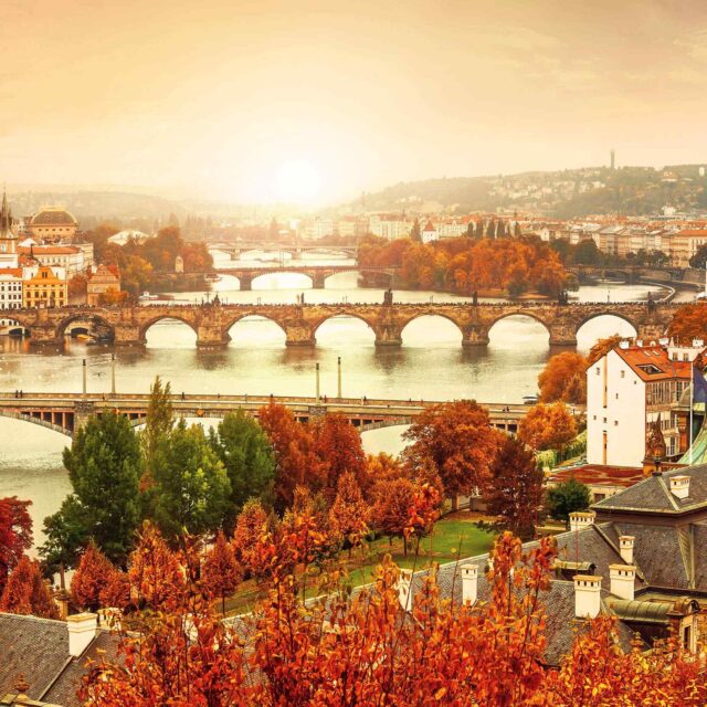 https://traviator.ro/wp-content/uploads/2015/04/post_09-640x640.jpg