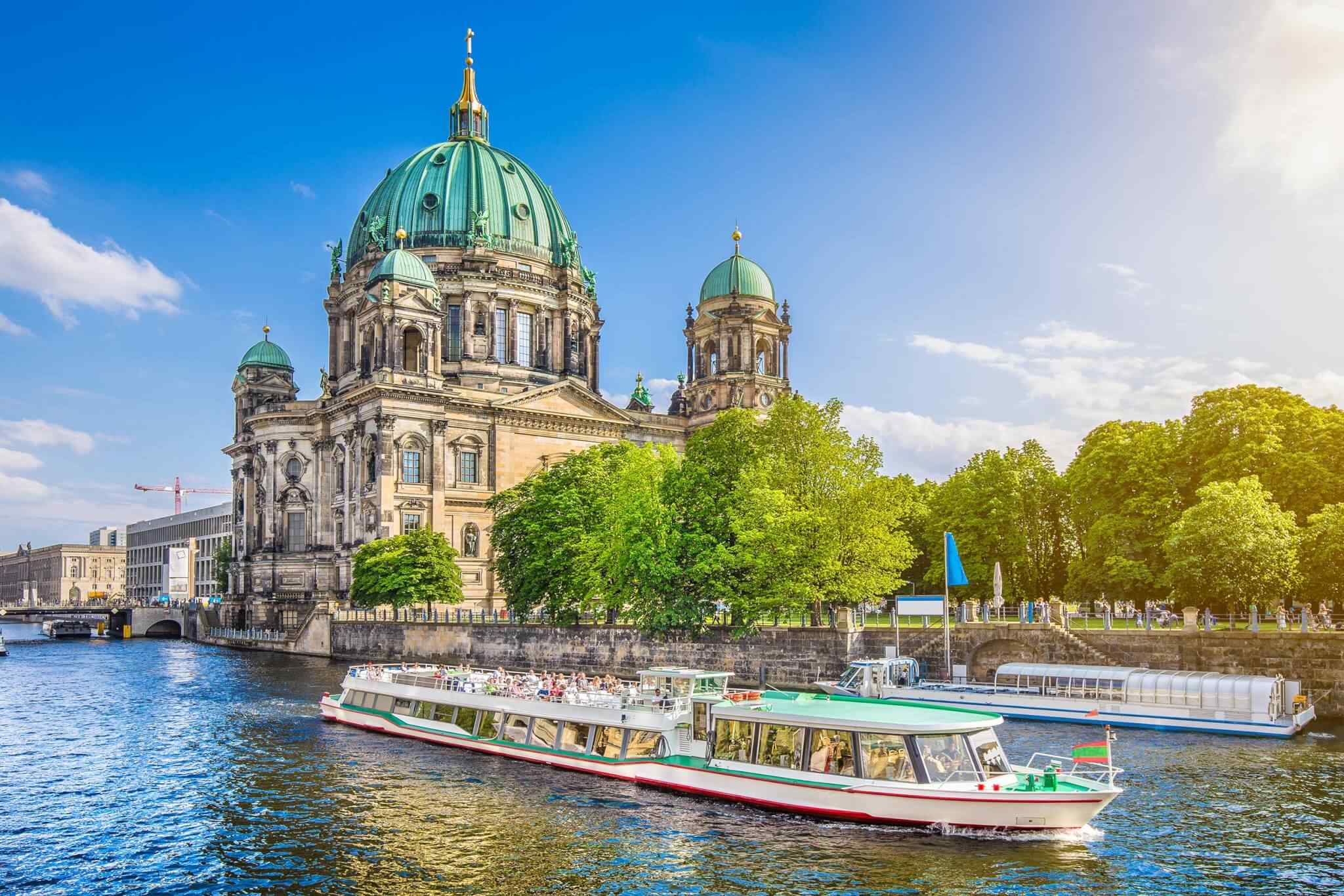 https://traviator.ro/wp-content/uploads/2018/09/destination-berlin-02.jpg