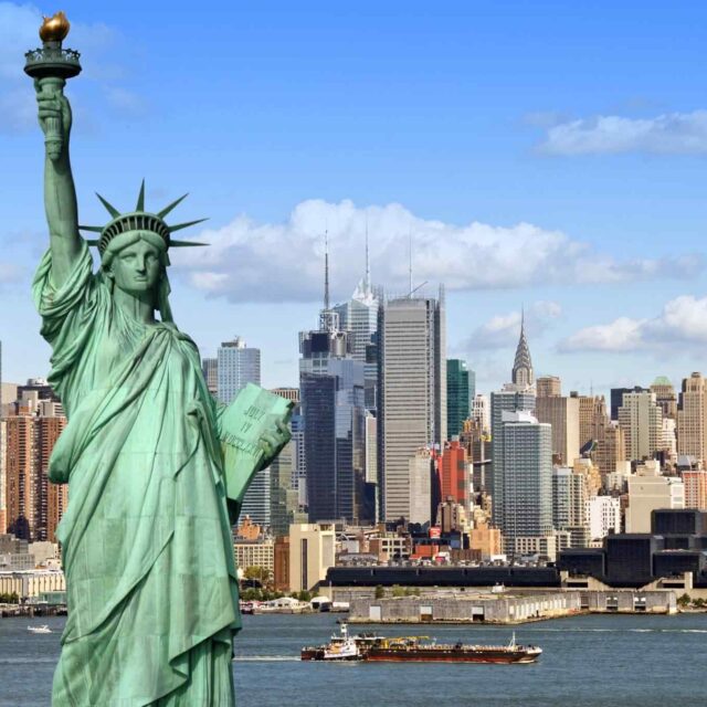 https://traviator.ro/wp-content/uploads/2018/09/destination-new-york-01-640x640.jpg
