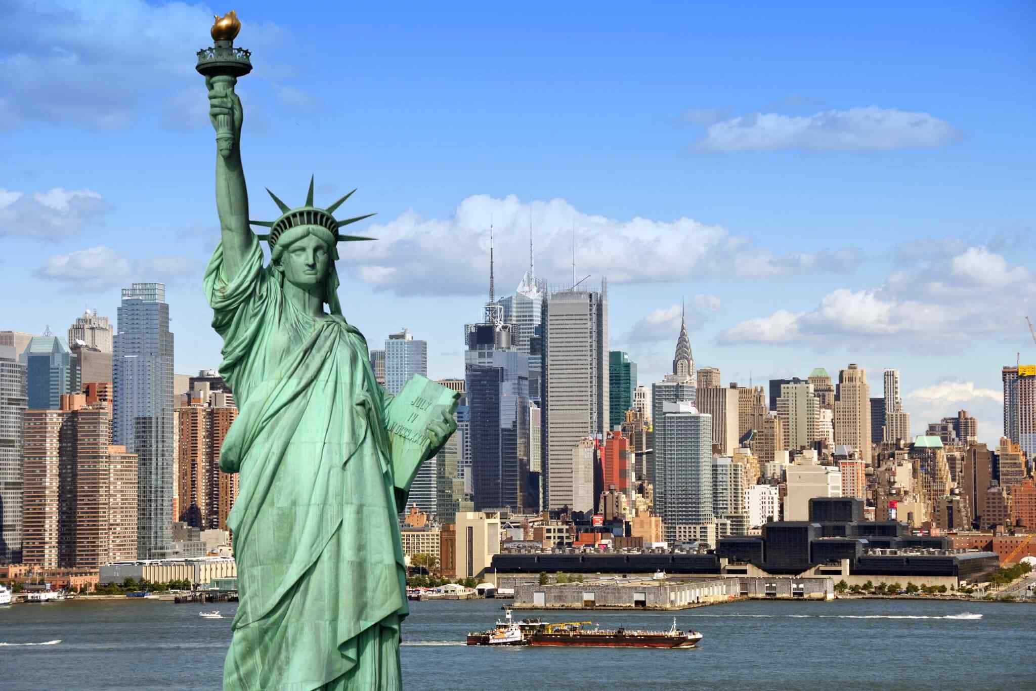 https://traviator.ro/wp-content/uploads/2018/09/destination-new-york-01.jpg