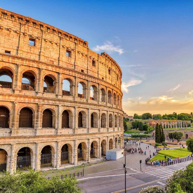 https://traviator.ro/wp-content/uploads/2018/09/rome_01-640x640.jpg