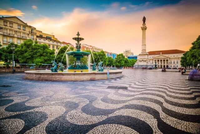 https://traviator.ro/wp-content/uploads/2018/09/tour-portugal-01-640x427.jpg