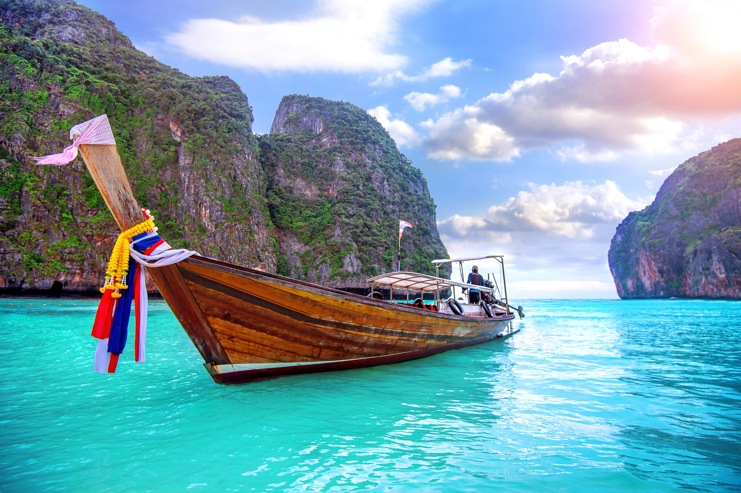 Long boat and blue water at Maya bay in Phi Phi Island, Krabi Th Long boat and blue water at Maya bay in Phi Phi Island, Krabi Thailand.