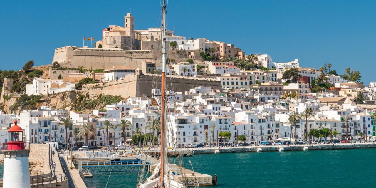 Ibiza: petreceri exclusive și răsfăț sub soarele Mediteranei