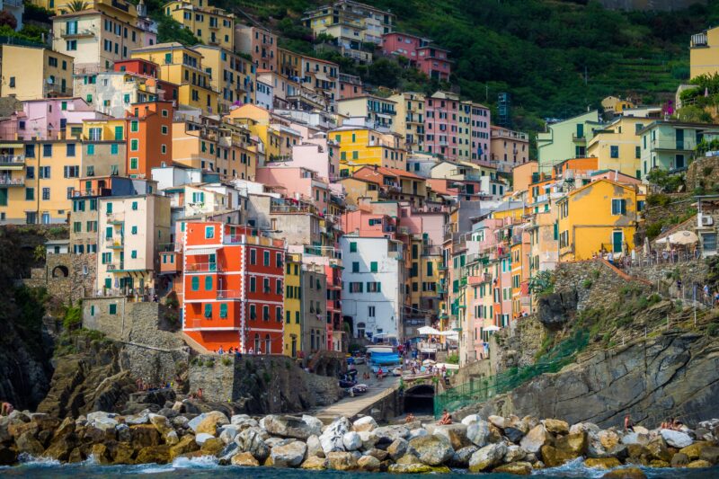 🇮🇹 CINQUE TERRE INSTA TOUR: Sate suspendate între cer și mare, porturi colorate și farmecul autentic al Rivierei Italiene