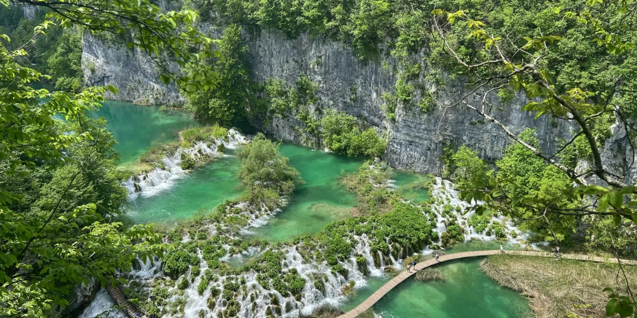 🇭🇷 ZADAR INSTA TOUR: Cascadele de smarald de la Plitvice și „Maldivele” Croației
