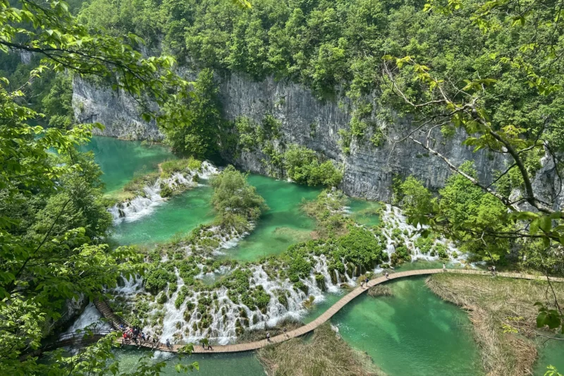 🇭🇷 ZADAR INSTA TOUR: Cascadele de smarald de la Plitvice și „Maldivele” Croației